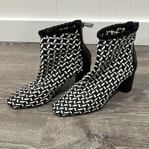 Boots Zara Trafaluc booties black and white‎ 36